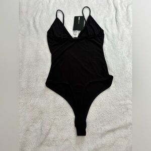 Fashion Nova Bodysuit Sleeveless‎ V Neck Black Thong Snap Closure Size XS
